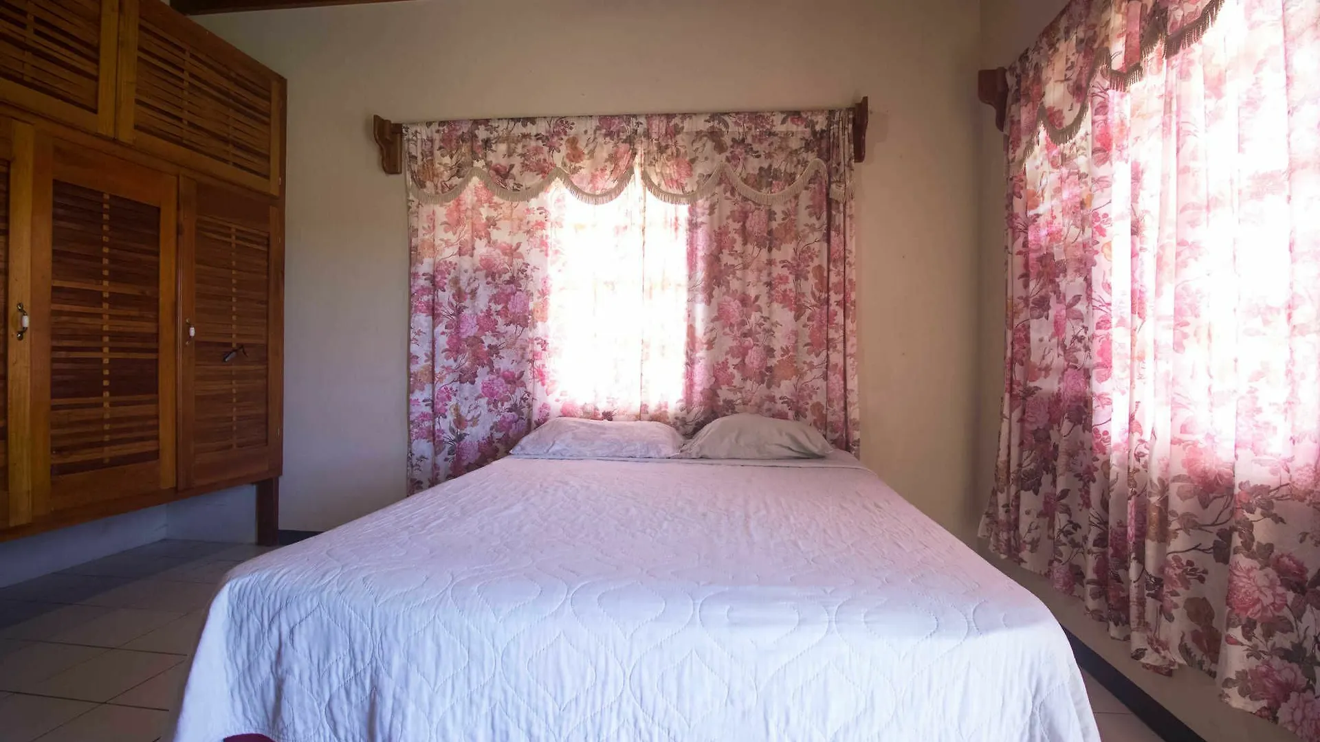 Rainbow Hill Vila Negril Villa
